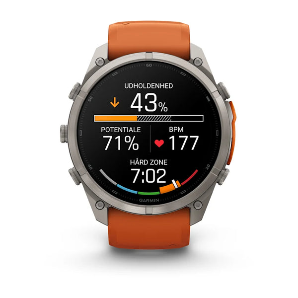 Et multisport-smartur fra Garmin, fenix 9 Pro InReach 51 mm med titaniumhus og et silikonerem i farverne Autumn Orange/Spark Orange, viser målinger på dansk, såsom Udholdenhed 43 %, Potentiale 71 %, BPM 177 og Hård zone 7:02; det har et rundt urskive og flere sideknapper.