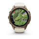 Et Garmin fenix 9 Pro inReach AMOLED 43 mm multisport-smartur med et urhus i Autumn Gold Titanium og et silikonerem i farverne Cream og French Grey viser et detaljeret topografisk kort på skærmen med højdekurver, en rød placeringspil og stednavne som Vestone, Lavone og Treviso Bresciano. Dette avancerede smartur er desuden kompatibelt med inReach-satellitteknologi, der sikrer forbedret forbindelse, selv når der ikke er netværksdækning.