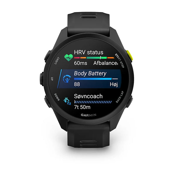 Garmin Forerunner 70 i sort viser sundhedsstatistikker som HRV-status, Body Battery på 88 og søvncoaching i 7 timer og 50 minutter. Knapperne på siden gør det nemt at navigere på denne GPS-løbeur.