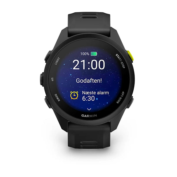 Garmin Forerunner 70, Black, viser klokken 21:00 med fuldt batteri, viser "Godaften!" og pulsmåling og angiver den næste alarm kl. 6:30 på en baggrund af en stjerneklar nattehimmel.
