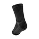 En enkelt sort CEP Mid Support Plantar Sleeves 2.0 vises på en hvid baggrund med strukturerede mønstre og forstærkede ankel- og fodområder - ideel til lindring af plantar fasciitis med avanceret kompressionsteknologi.