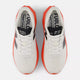 Et par New Balance Fuelcell Supercomp Trainer V3 løbesko herre i Urgent Red, vist ovenfra med hvide snørebånd, sorte og røde detaljer, mesh-overdel og responsivt FuelCell-mellemsål for høj ydeevne.