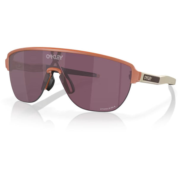 Oakley Corridor unisex-solbriller har Prizm Black-glas og et mat ingefærstel med Oakley-logoet på broen og armene - ideel sportsbrille til en aktiv livsstil.