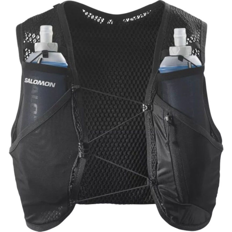 Salomon Active Skin 4 Set (Unisex, Black/Metal) har to brystlommer foran med synlige vandflasker, en lynlåslomme på højre side og Salomon-logoet på venstre lomme.