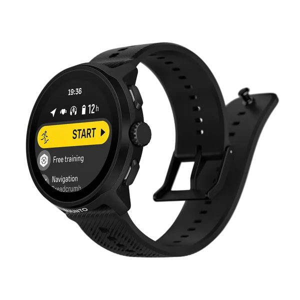 Suunto Run All Black med silikonerem er et GPS-sportsur med et elegant sort design, der har en skærm med en »START«-knap til fri træning, et løbeikon, navigationsmuligheder, batteristatus, klokkeslæt og ikoner for tilslutningsmuligheder. Den har praktiske sideknapper og en silikonrem med struktur – hvilket gør den til det ideelle løbeur for løbere, der har brug for præcis sporing. Denne Suunto-model er også udstyret med pålidelig GPS-ur-funktionalitet, der løfter dine træningspas til et højere niveau.